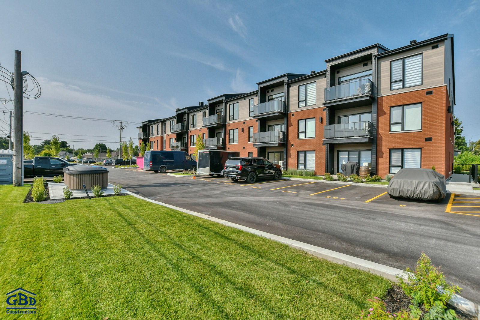Condo &agrave; louer &agrave; Sainte-Marthe-sur-le-Lac - stationnement ext&eacute;rieur
