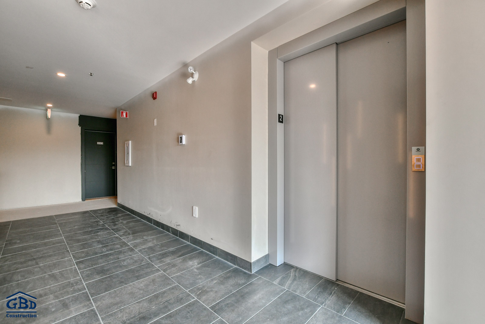 Condo &agrave; louer &agrave; Sainte-Marthe-sur-le-Lac - ascenseur